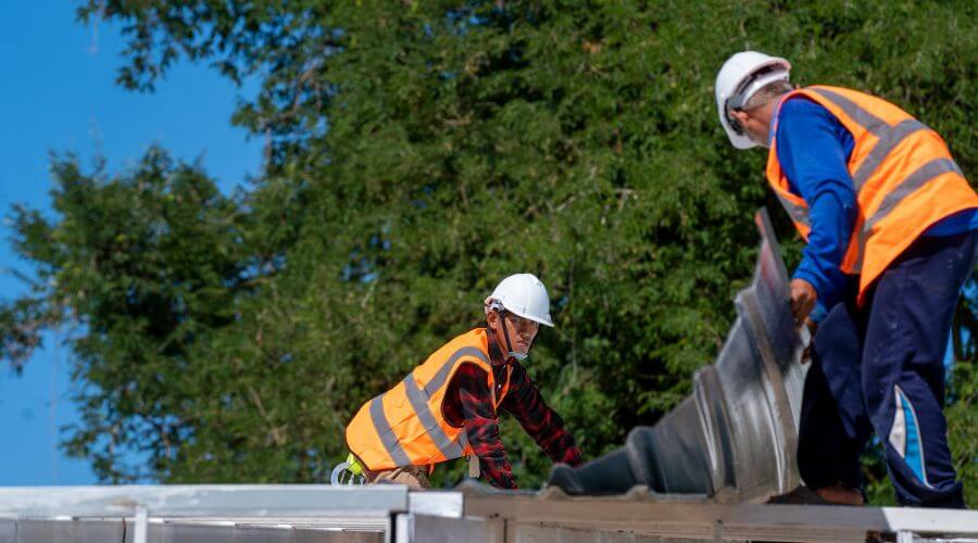 Professional gutter cleaning in Yorkville, CA